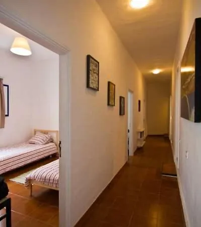 Sleeps 4 Wifi Villa